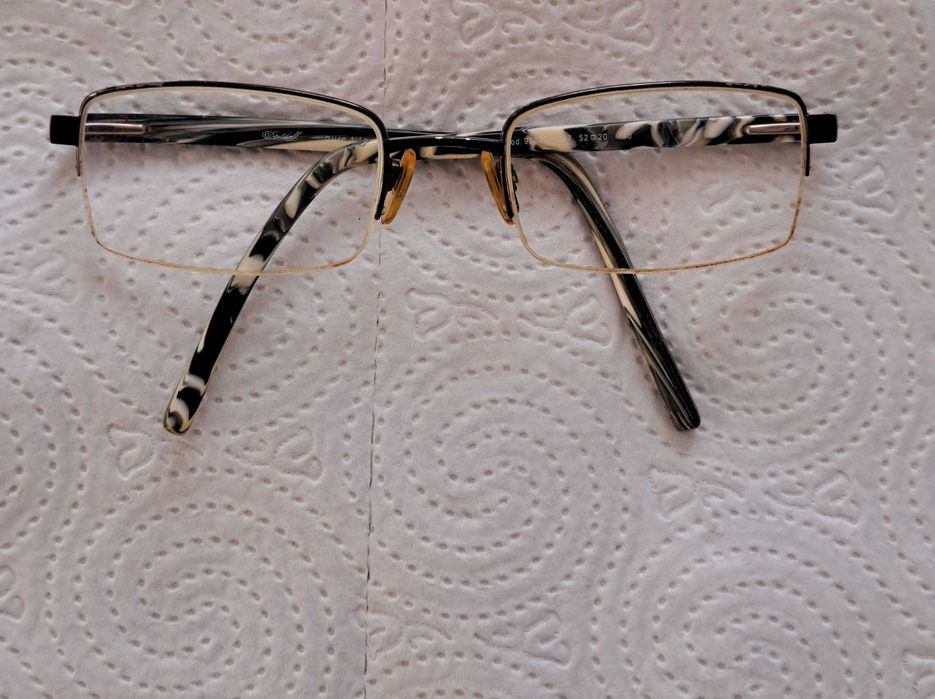 Okulary oprawki Davidoff.
