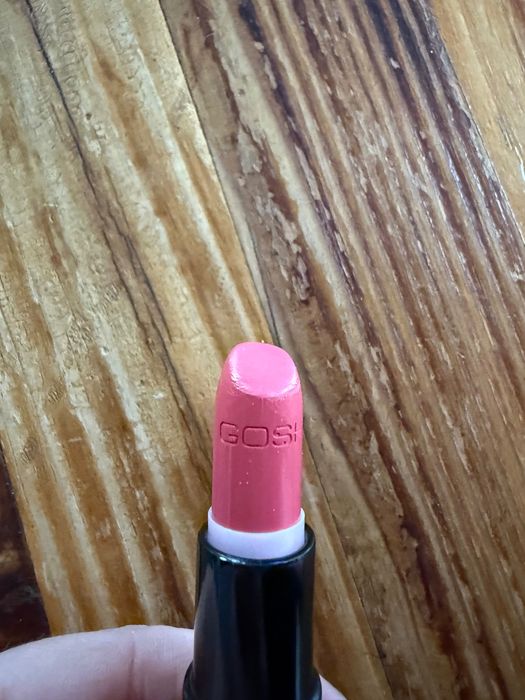 Szminki Gosh i Avon - 2 sztuki