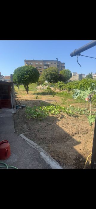 Moradia T2 com terreno 850 m2 a 900 mts da praia de lavadores