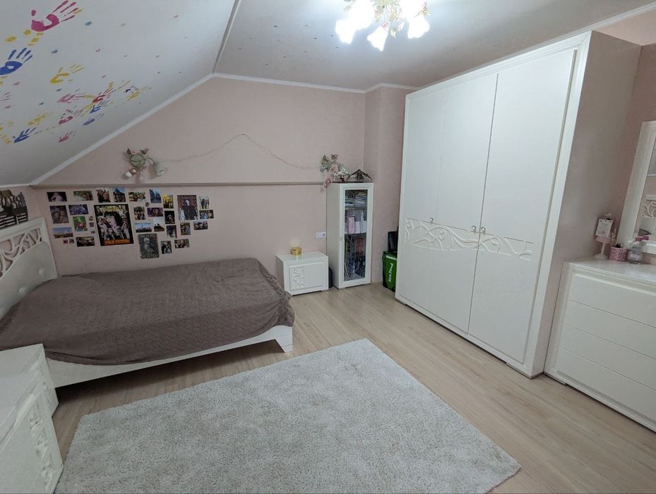 Продам будинок в центрі поблизу парку