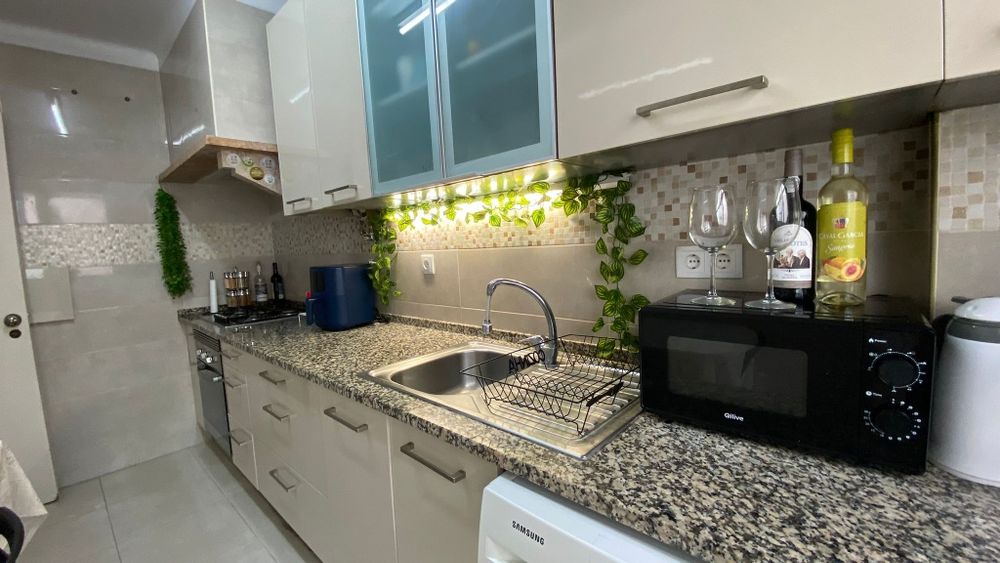 Alugo quarto para solteira