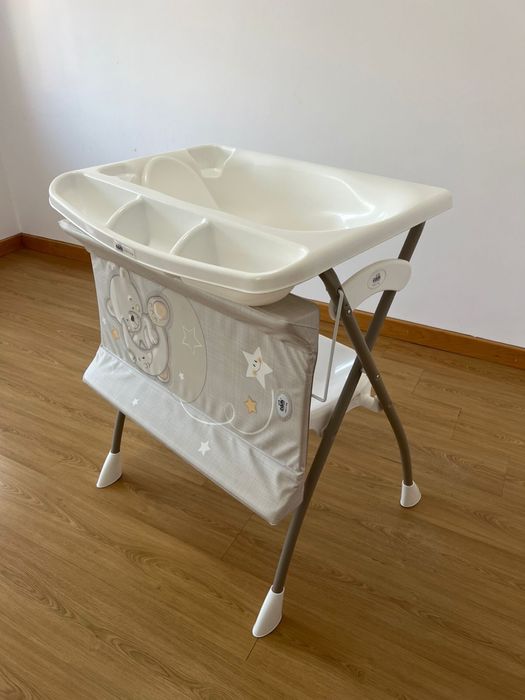 Banheira com trocador de bebé