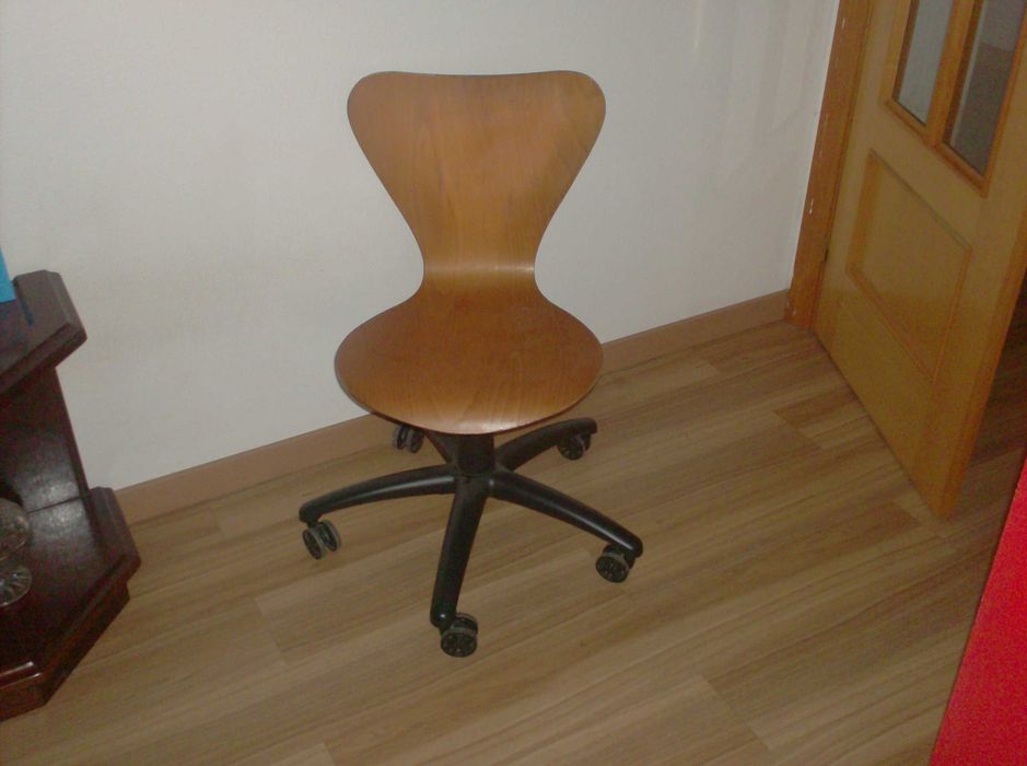 Cadeira de escritório com rodas