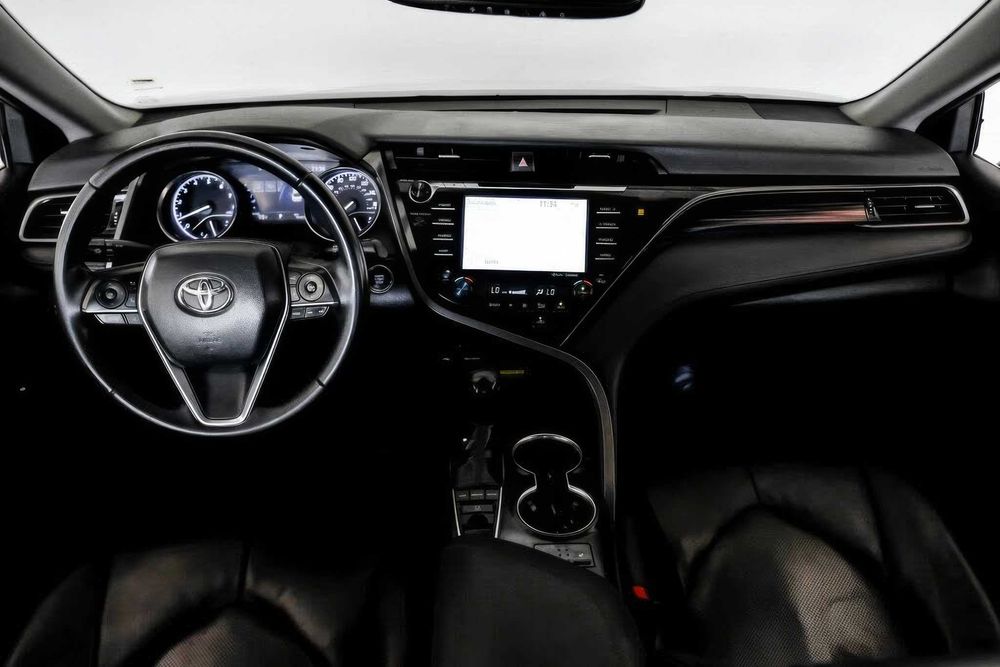 Toyota Camry Xle      2020