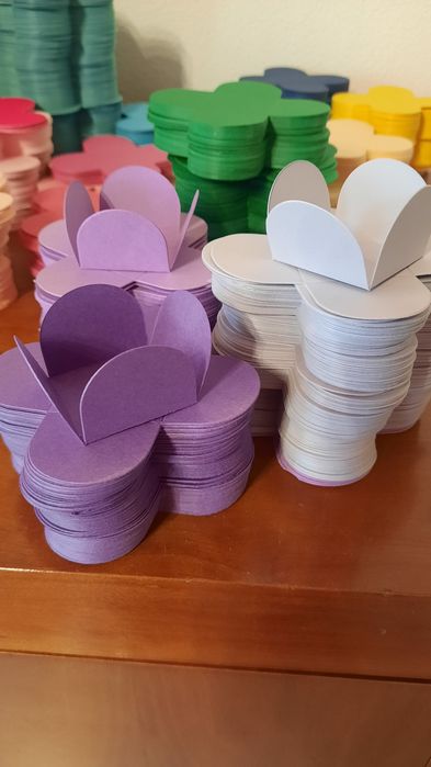 Conjuntos de 50 bases/ caixinhas para brigadeiros  e outros docinhos