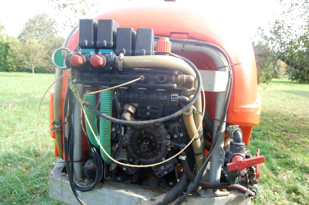 Opryskiwacz przyczepiany sadowniczy Agrola 1000V/35NW/AR