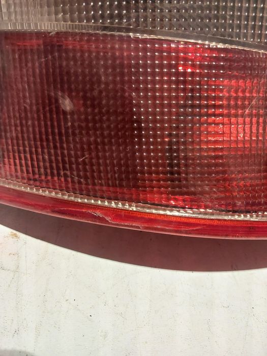 Toyota Yaris II tylna lampa prawa lewa tył prawa lewa