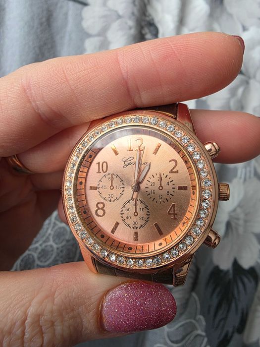 zegarek z cyrkoniami