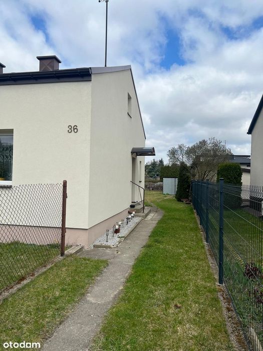 Dom wolnostojący parterowy z piwnicą i strychem, ocieplony .