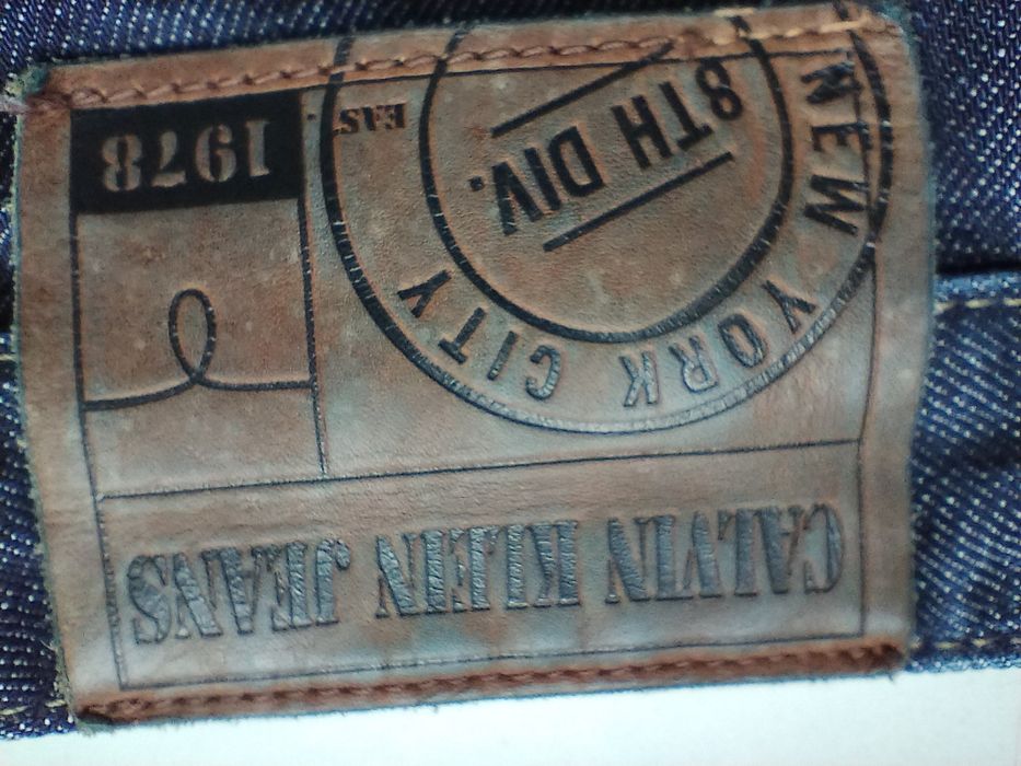 Calvin Klein Jeans Est. 1978 artystyczn legenda projektanta Rafa Simonsa.