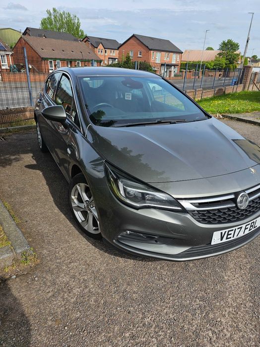 Carro com matricula do uk