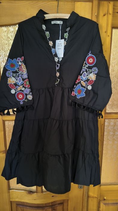 Новеньке плаття з вишивкою на рукавах!!!