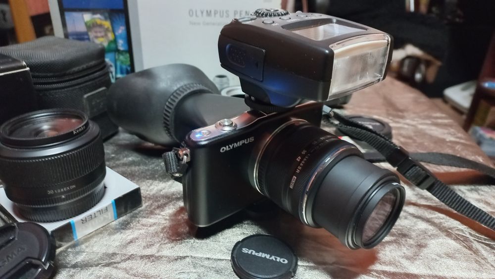Фотоаппарат olympus e pm1+вспышка,объектив и много нужных аксесуаров
