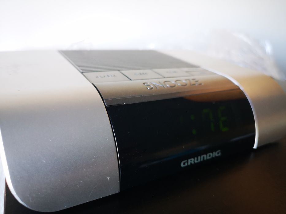 Rádio despertador Grundig