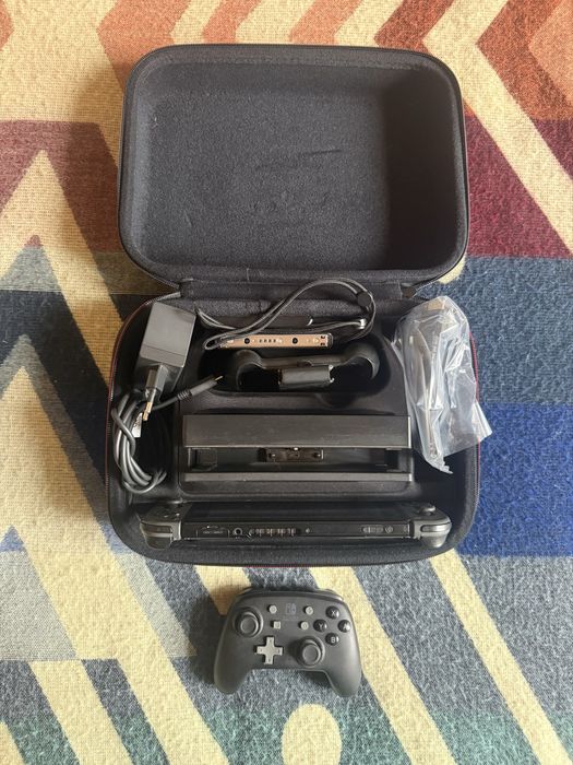 Nintendo Switch com mala e controle extra