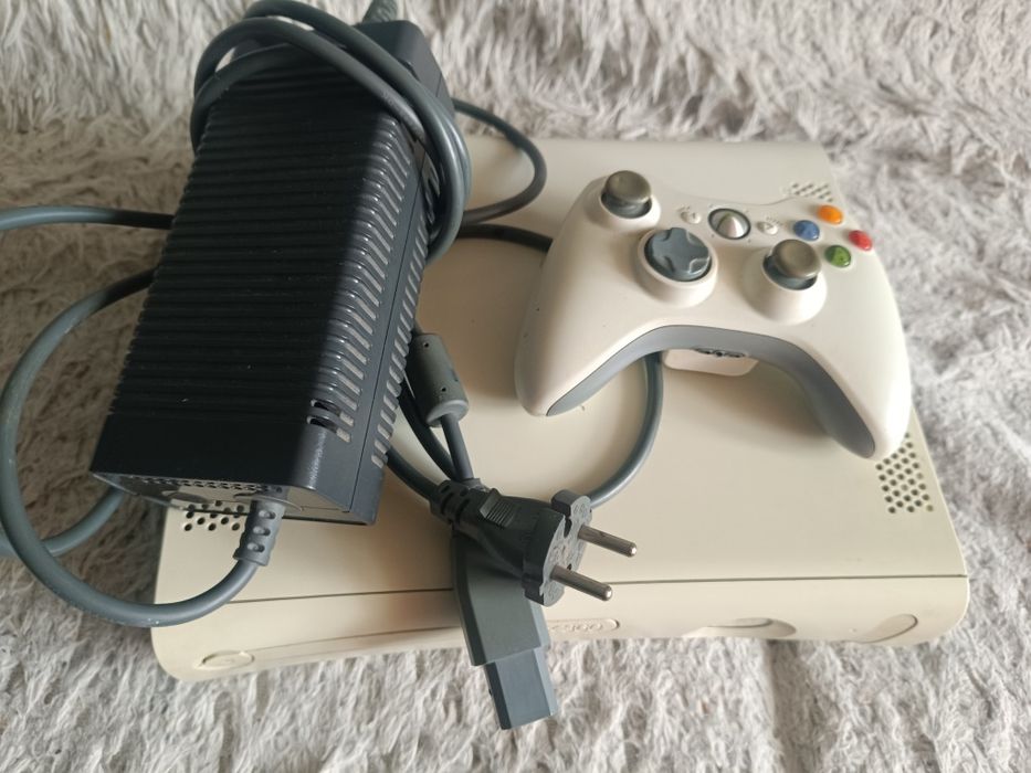 konsola Xbox 360 plus pad