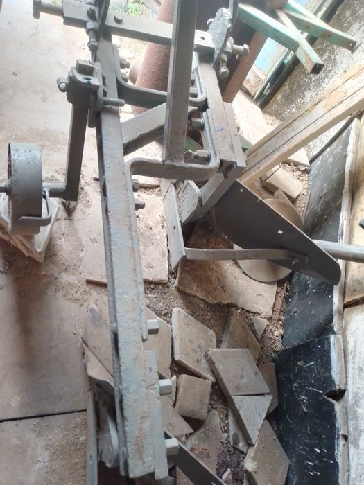 Плуг двухкорпусний