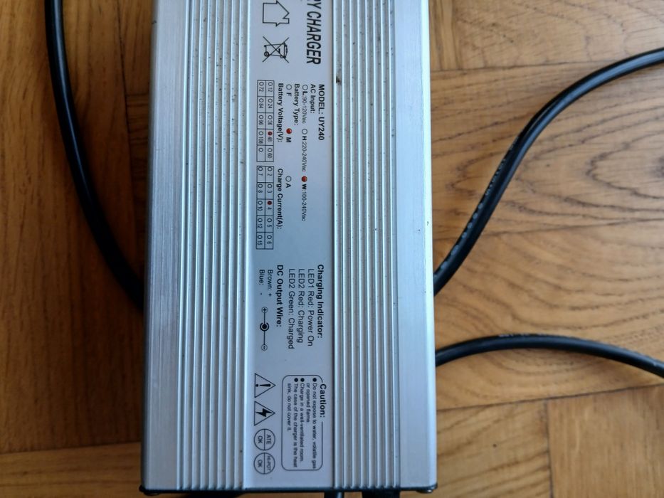 Зарядний пристрій.