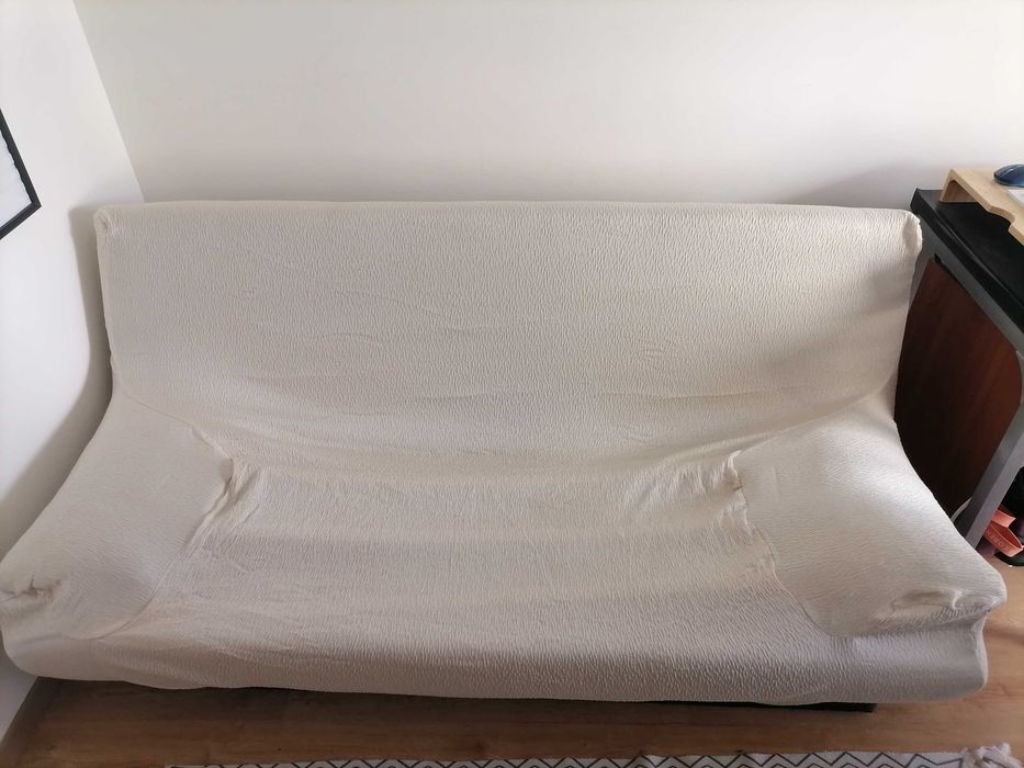 Sofá cama com arrumação