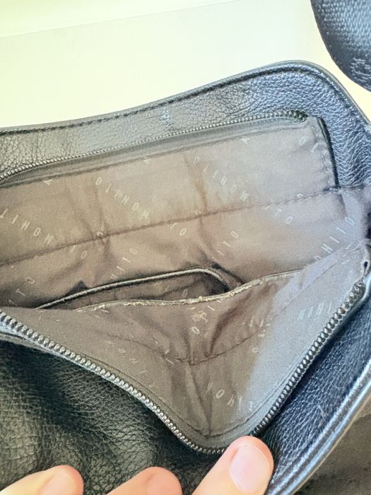 Torebka czarna na ramię listonoszka Mohito