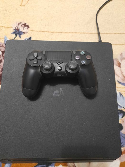 Продам PS4 slim 500 MB