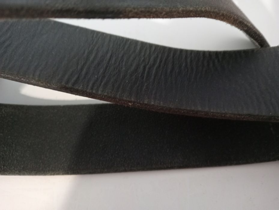 Gruby,masywny pasek do spodni.