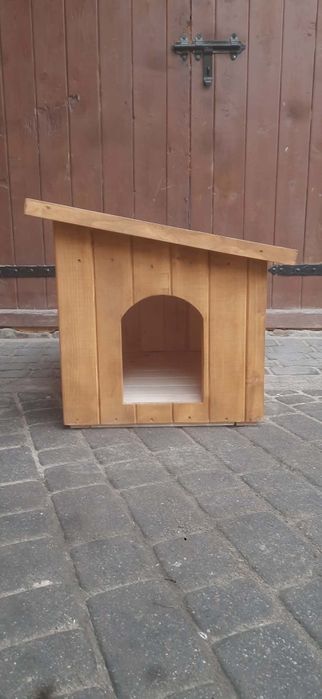 Buda dla psa z dachem jednospadowym