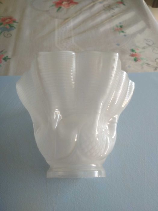 Tulipa antiga de vidro perolado para candeeiro