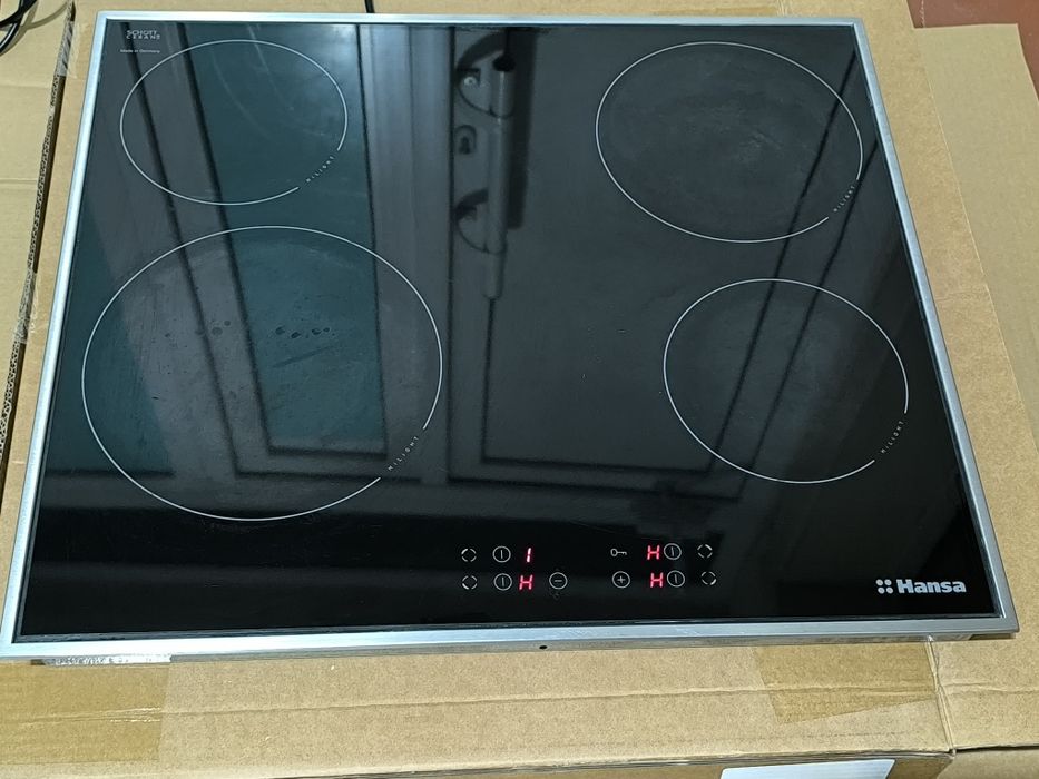 Варочная поверхность Hansa BHCI66306, в хорошем состоянии