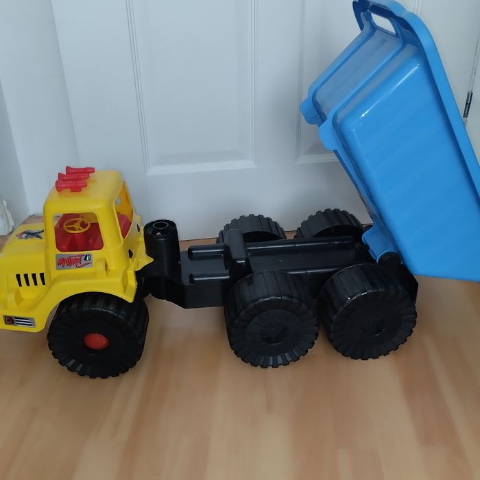 Duże auto  ciężarówka ok100cm