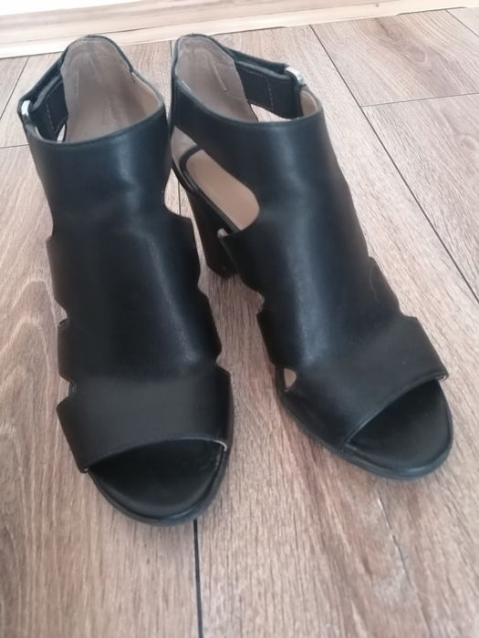 Sandałki na obcasie rozm 37