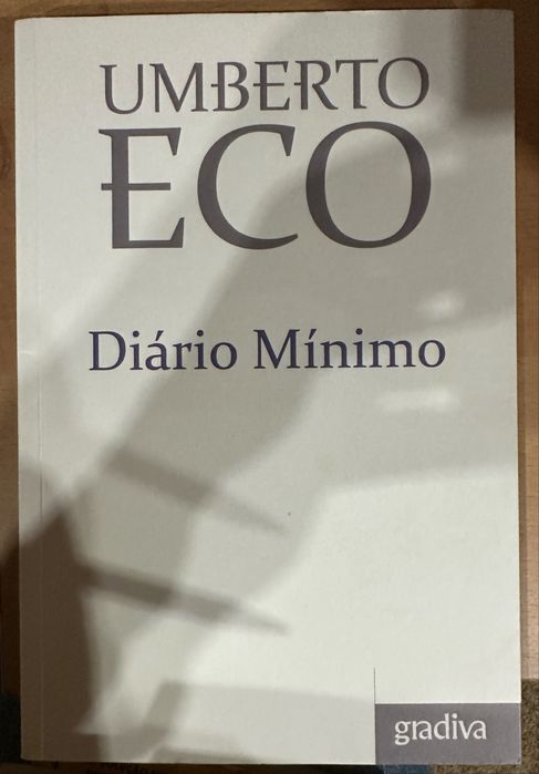 Vendo livro Autor Humberto Eco