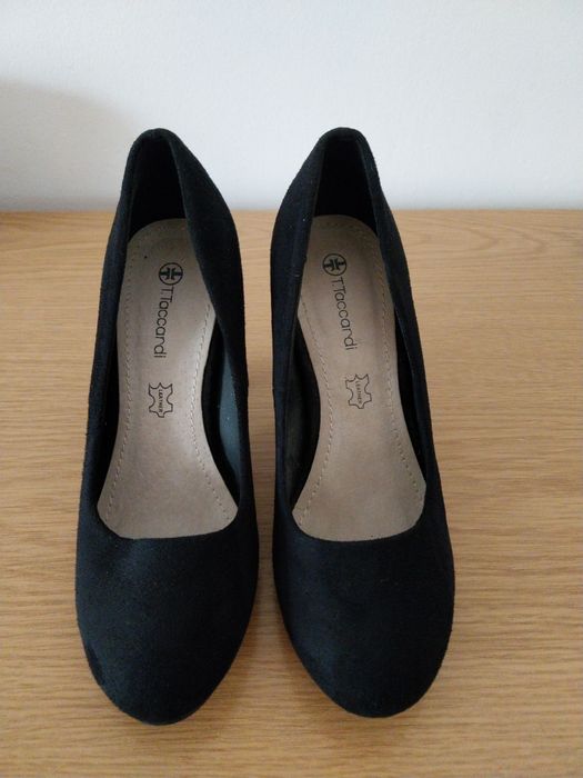 Buty czarne rozmiar 38. T. Taccardi