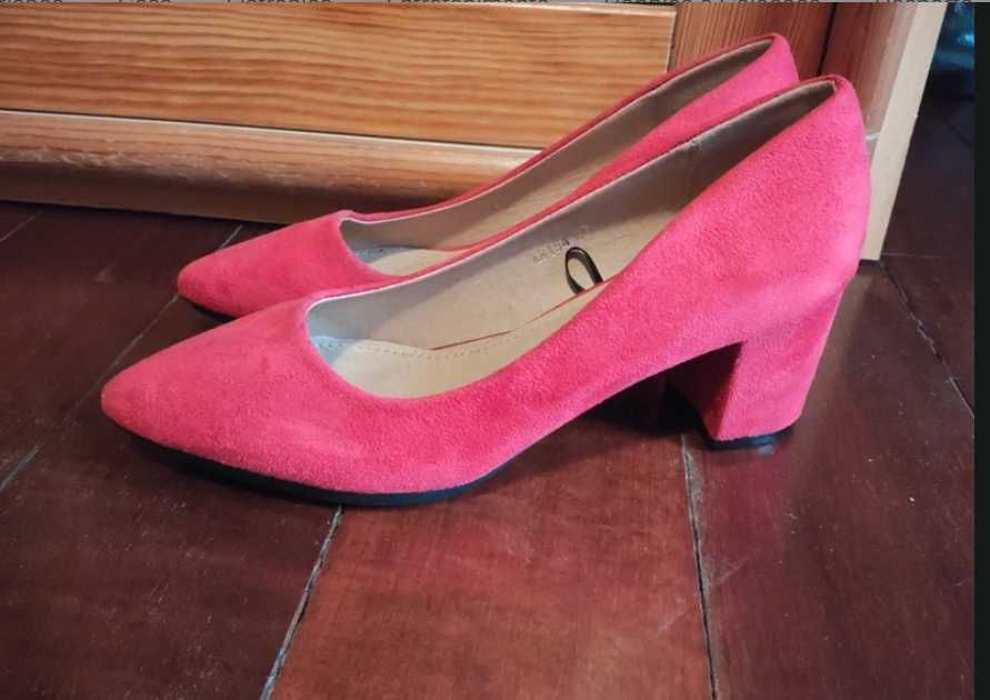 Sapatos vermelhos mulher