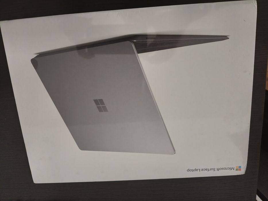 Microsoft Surface laptop 3 i5 8GB 256GB SSD Windows 10  13".