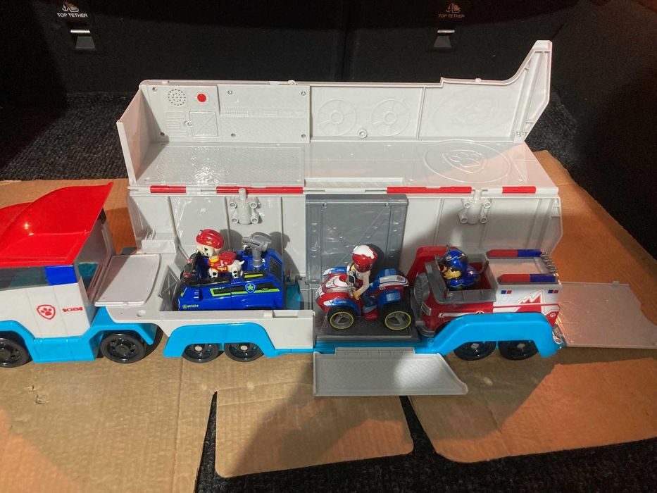Camião do Patrulha Pata mais figuras e carrros