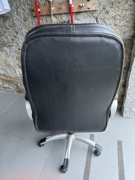 Cadeira de escritorio com uso