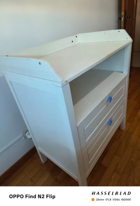 Comoda branca com vestidor