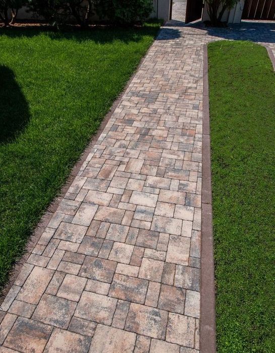 Продаж і укладання бруківки та тротуарної плитки