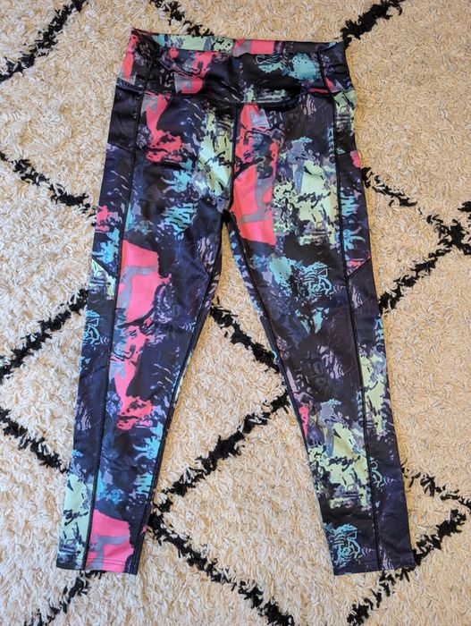 Kolorowe leginsy sportowe