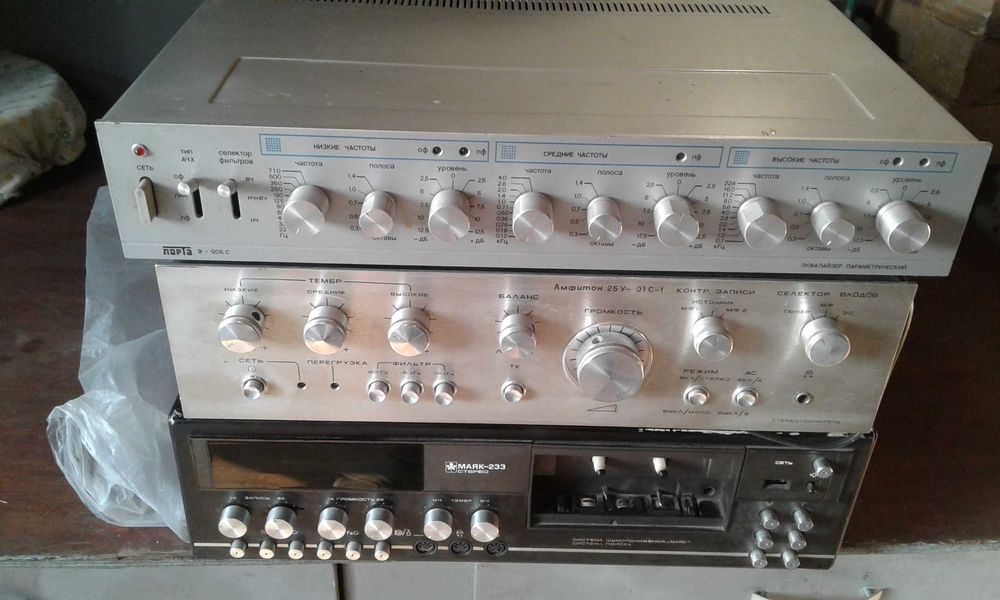 Усилитель . Магнитофон . Колонки . Видеомагнитофон .