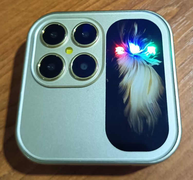 Телефон «кнопочний»  «i 17 Pro» золотий колір, стан відм (розкладний)