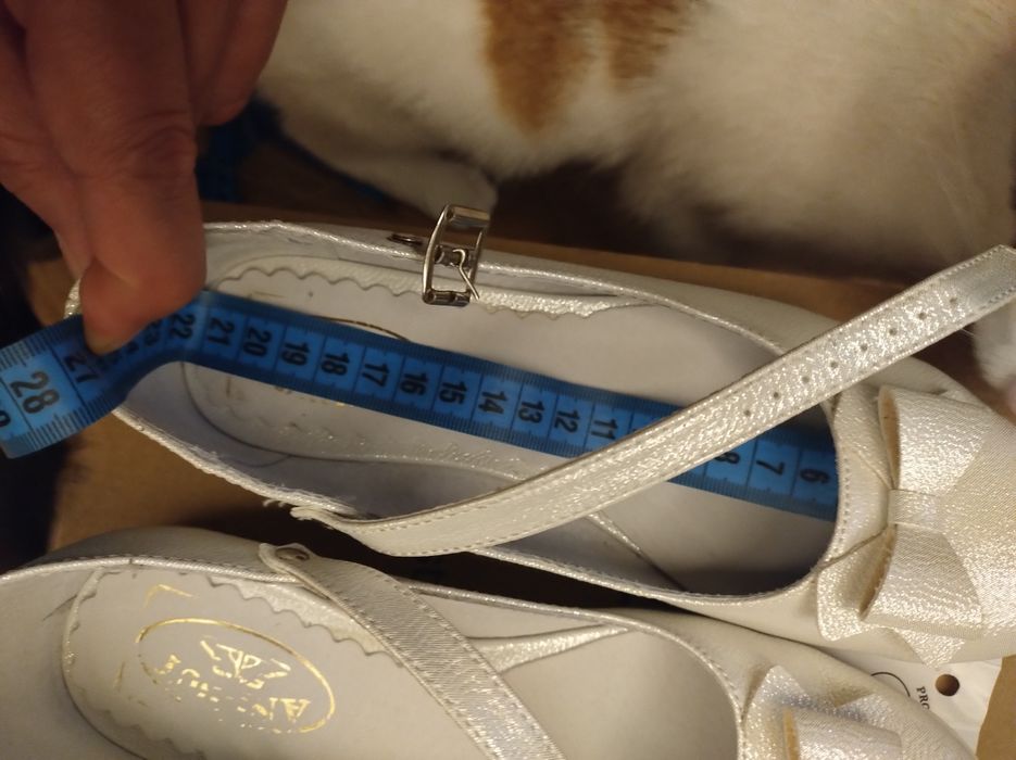 Buty komunijne do sypania kwiatkow