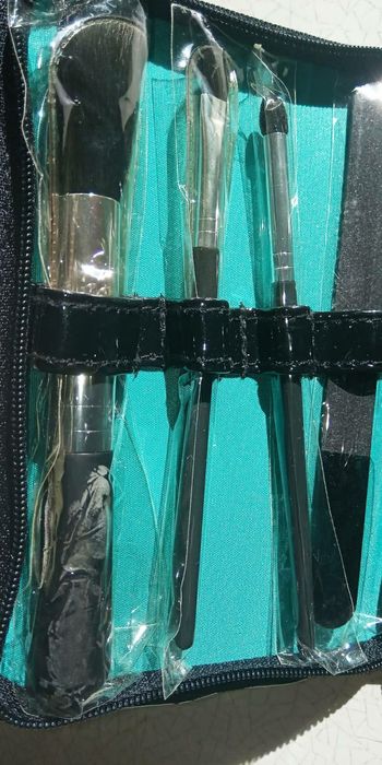 Набір для манікюру та макіяжу AVON