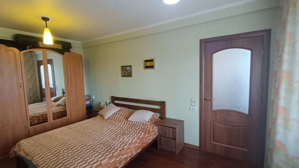 Продам квартиру  на масиві Леваневського (П-т Незалежності)