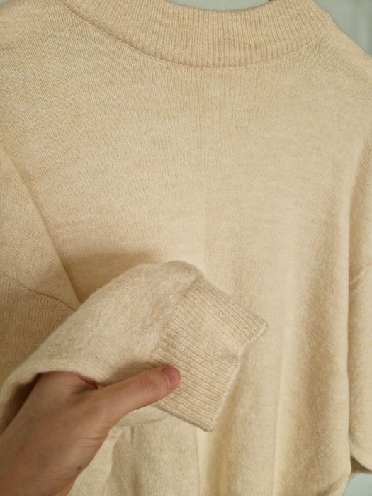 Kremowy długi sweter oversize luźny ciepły milutki Mango
