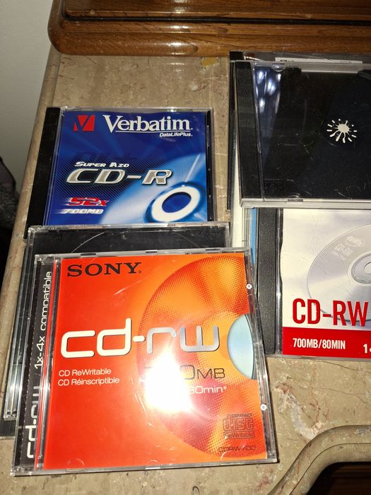 Caixas de Cds usadas