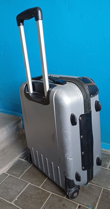 Чемодан на колесиках 53*37 см