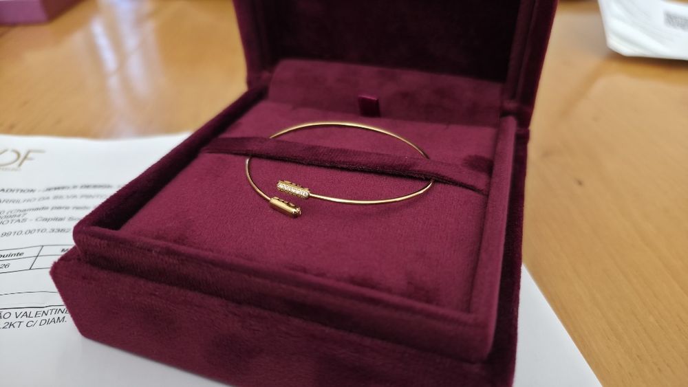 Conjunto de joias em ouro com diamantes