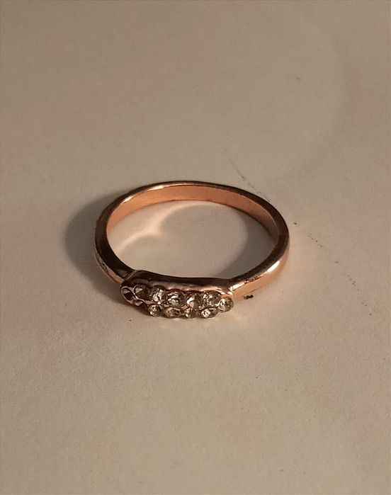 Pierścionek w kolorze złota